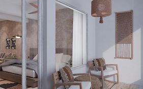 F Fine Suites - Adults Only
